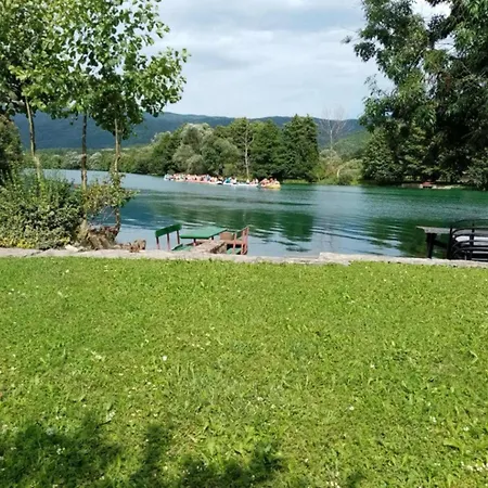 Casa de Férias Sadrvan Noor Otoka (Bihac)