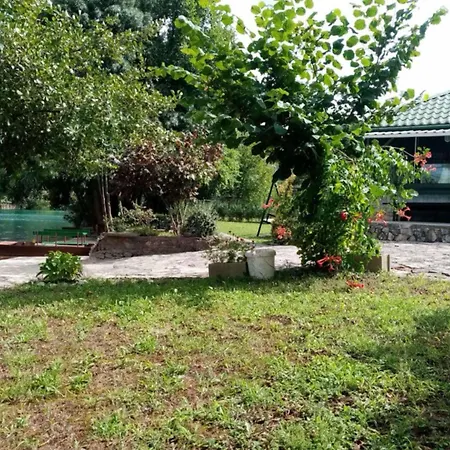 Casa de Férias Sadrvan Noor *